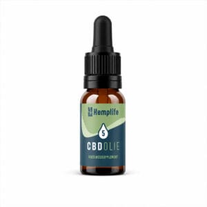 Hemplife CBD olie 5% flesje op witte achtergrond