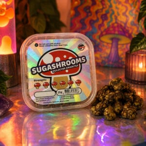 SugaShrooms Magic Truffels in kleurrijke psychedelische setting met verse magic truffels van Smartshop Kronos.